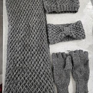 Gray Knit Winter Accessory Set